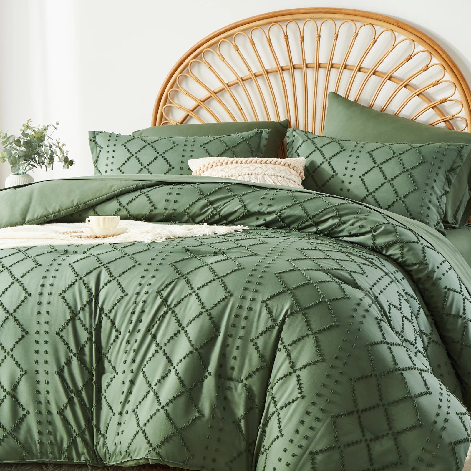 Tufted Boho Comforter Set - Farmhouse Shabby Chic Embroidery Bed Set, Soft Jacquard Comforter, Queen, King
